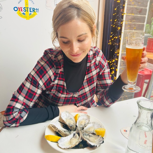 Meet your Posher, Christina - Picture 1 of 1